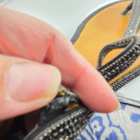 Gianni Bini Avellia Black Jewel Embellished T-Strap Sandals โ Women's Size 8M - Picture 14 of 14